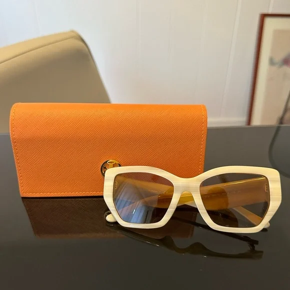 Tory Burch Sunglasses - Kira Ivory Horn Quilted with Brown Lenses - Picture 5 of 5